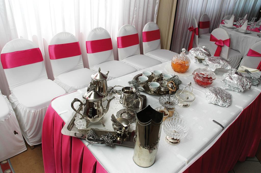Le Cheval Noir Hotel Paris פנטן מראה חיצוני תמונה