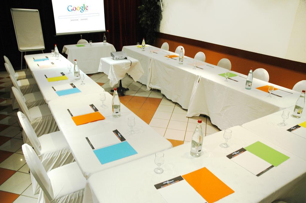 Le Cheval Noir Hotel Paris פנטן מראה חיצוני תמונה
