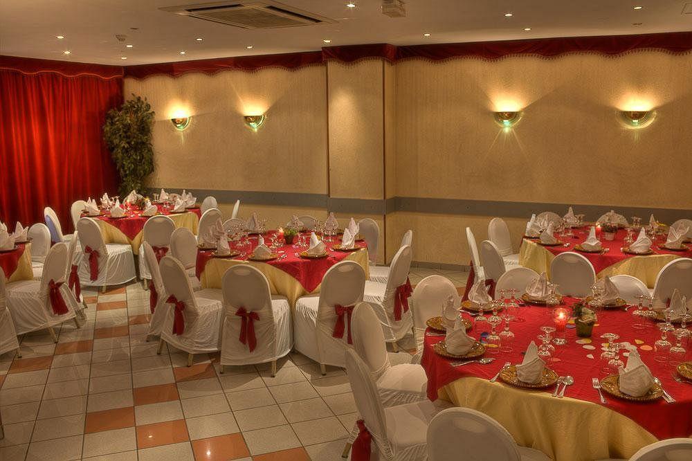 Le Cheval Noir Hotel Paris פנטן מראה חיצוני תמונה