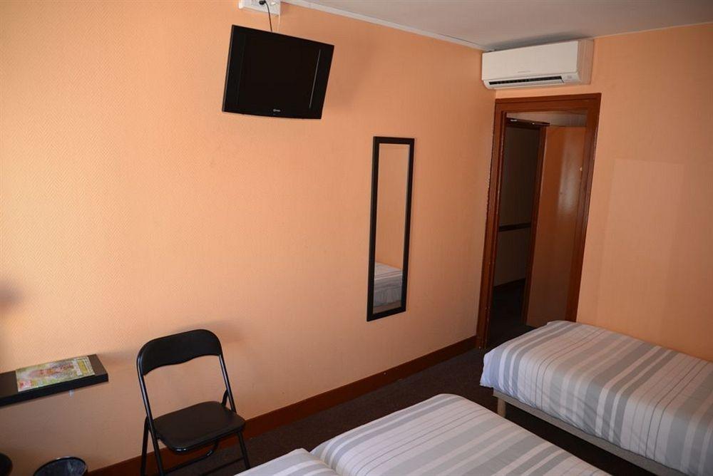Le Cheval Noir Hotel Paris פנטן מראה חיצוני תמונה