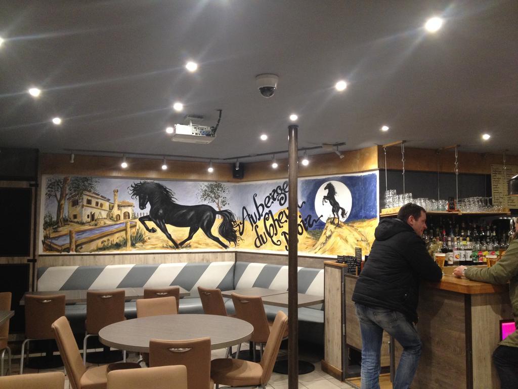 Le Cheval Noir Hotel Paris פנטן מראה חיצוני תמונה