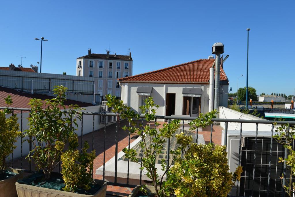 Le Cheval Noir Hotel Paris פנטן מראה חיצוני תמונה