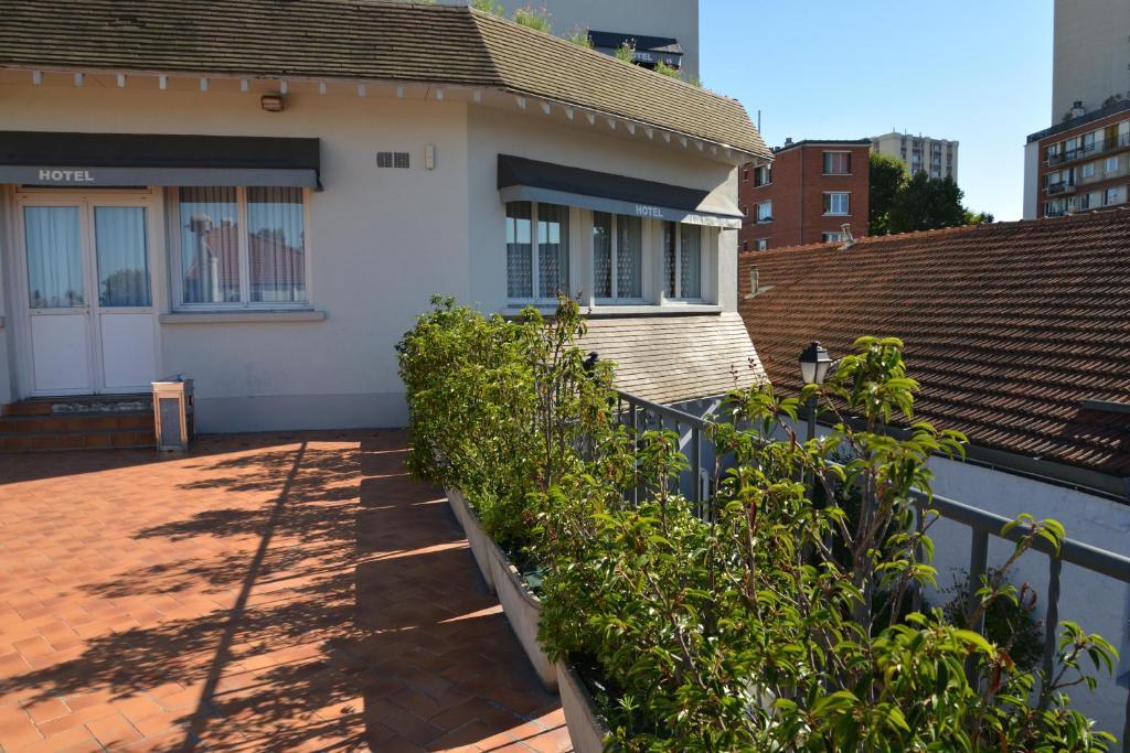 Le Cheval Noir Hotel Paris פנטן מראה חיצוני תמונה