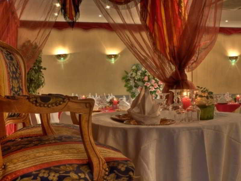Le Cheval Noir Hotel Paris פנטן מראה חיצוני תמונה