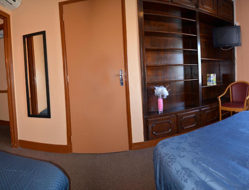 Le Cheval Noir Hotel Paris פנטן מראה חיצוני תמונה