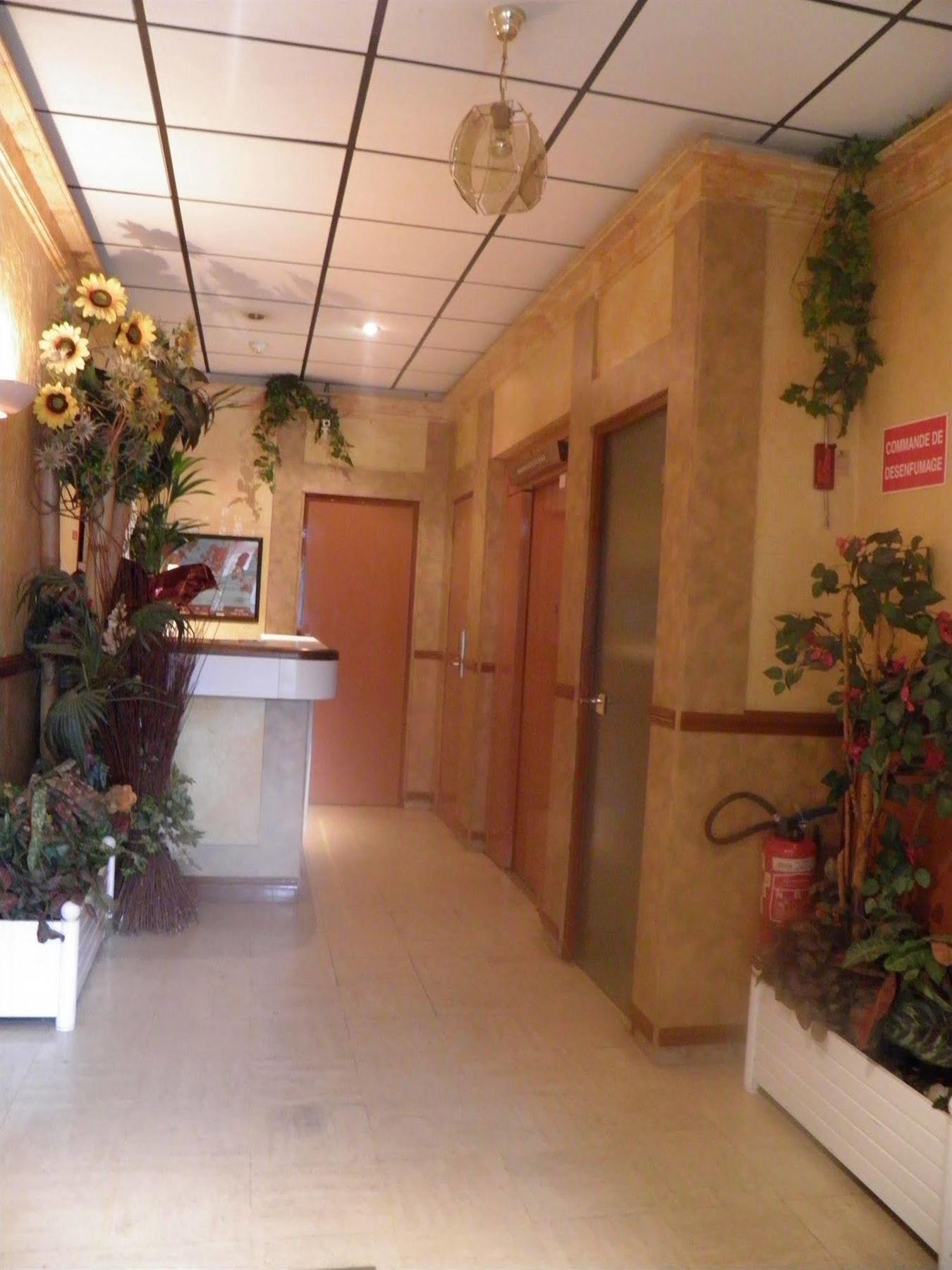 Le Cheval Noir Hotel Paris פנטן מראה חיצוני תמונה