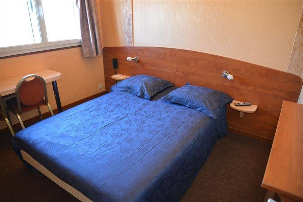 Le Cheval Noir Hotel Paris פנטן מראה חיצוני תמונה