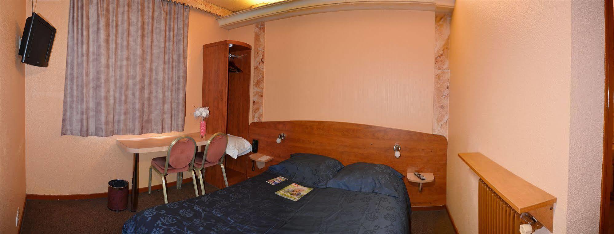 Le Cheval Noir Hotel Paris פנטן מראה חיצוני תמונה