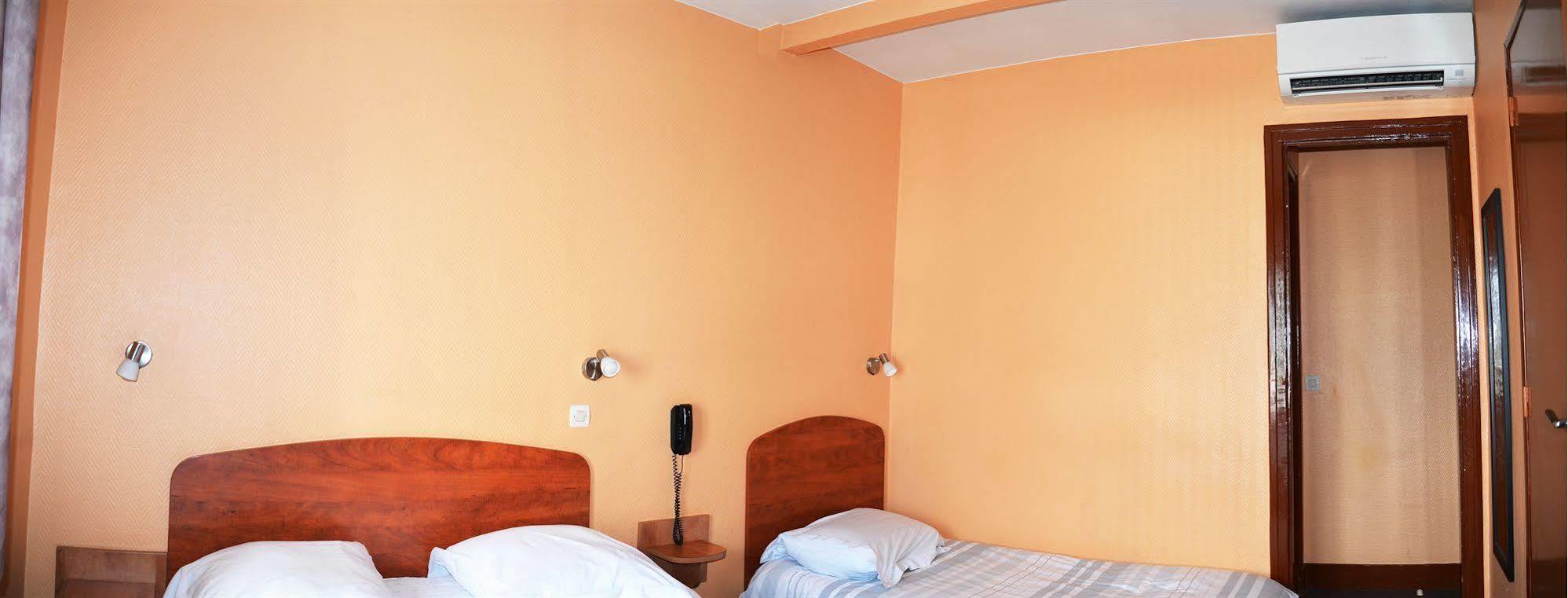 Le Cheval Noir Hotel Paris פנטן מראה חיצוני תמונה