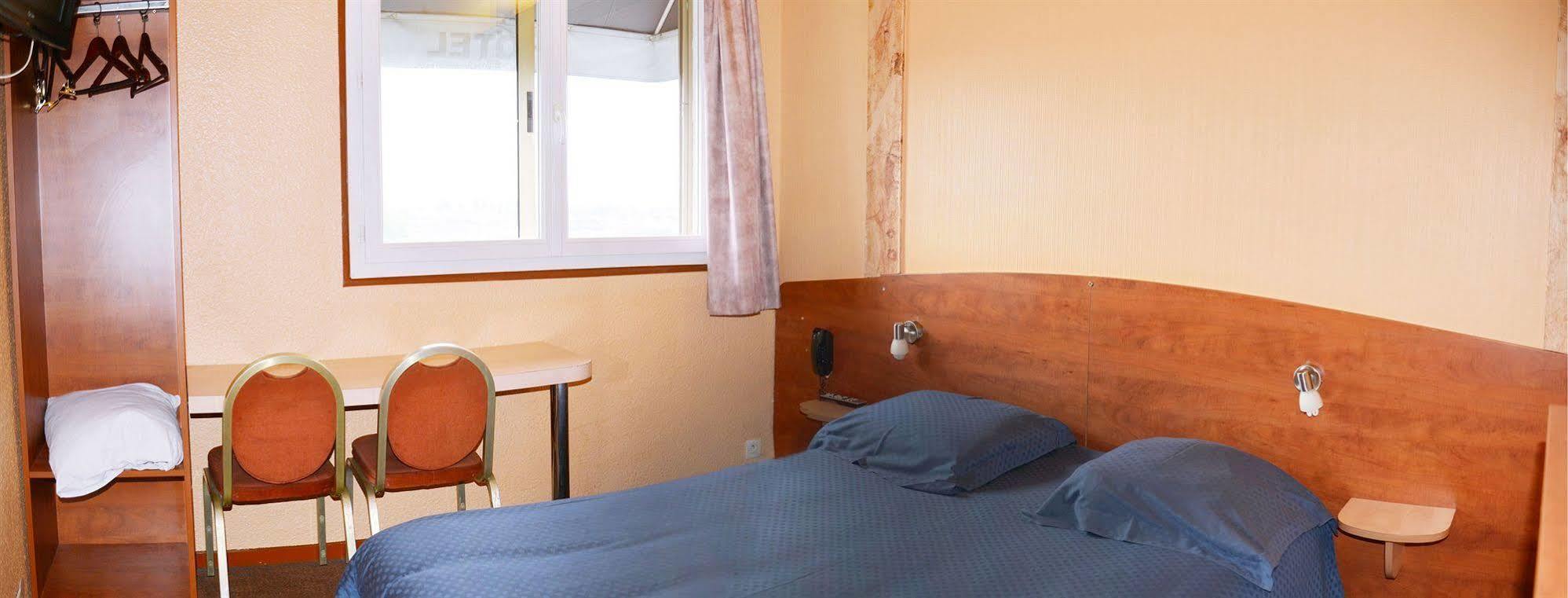 Le Cheval Noir Hotel Paris פנטן מראה חיצוני תמונה