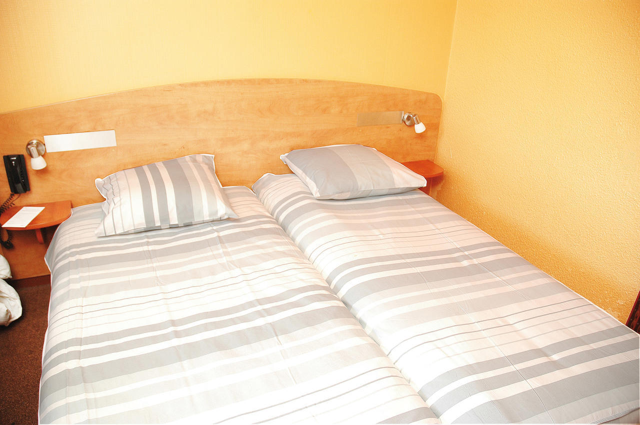 Le Cheval Noir Hotel Paris פנטן חדר תמונה